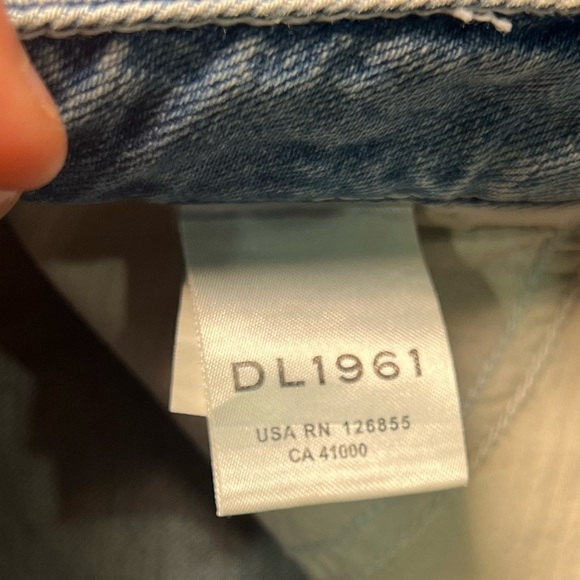 DL1961 Distressed Denim Shorts size 25 - Picture 4 of 6
